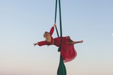 Танец в небе - воздушная гимнастика на полотнах